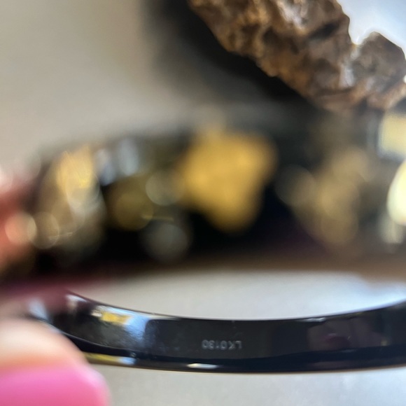 LOUIS VUITTON RESIN BANGLE BRACELETS - Picture 5 of 5